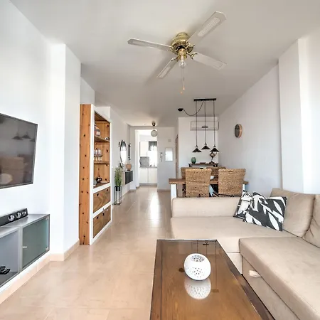 Stunning At Burriana Beach, Appartement *