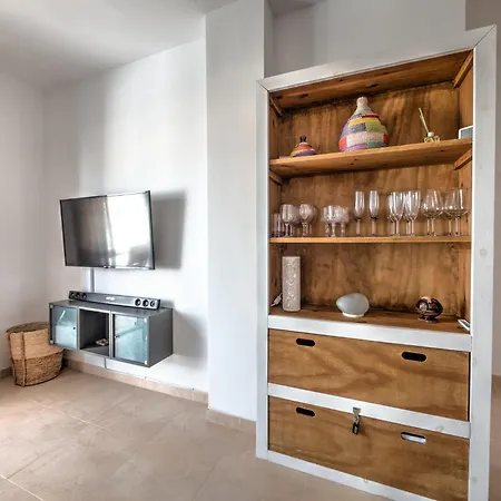 Stunning At Burriana Beach, Appartement